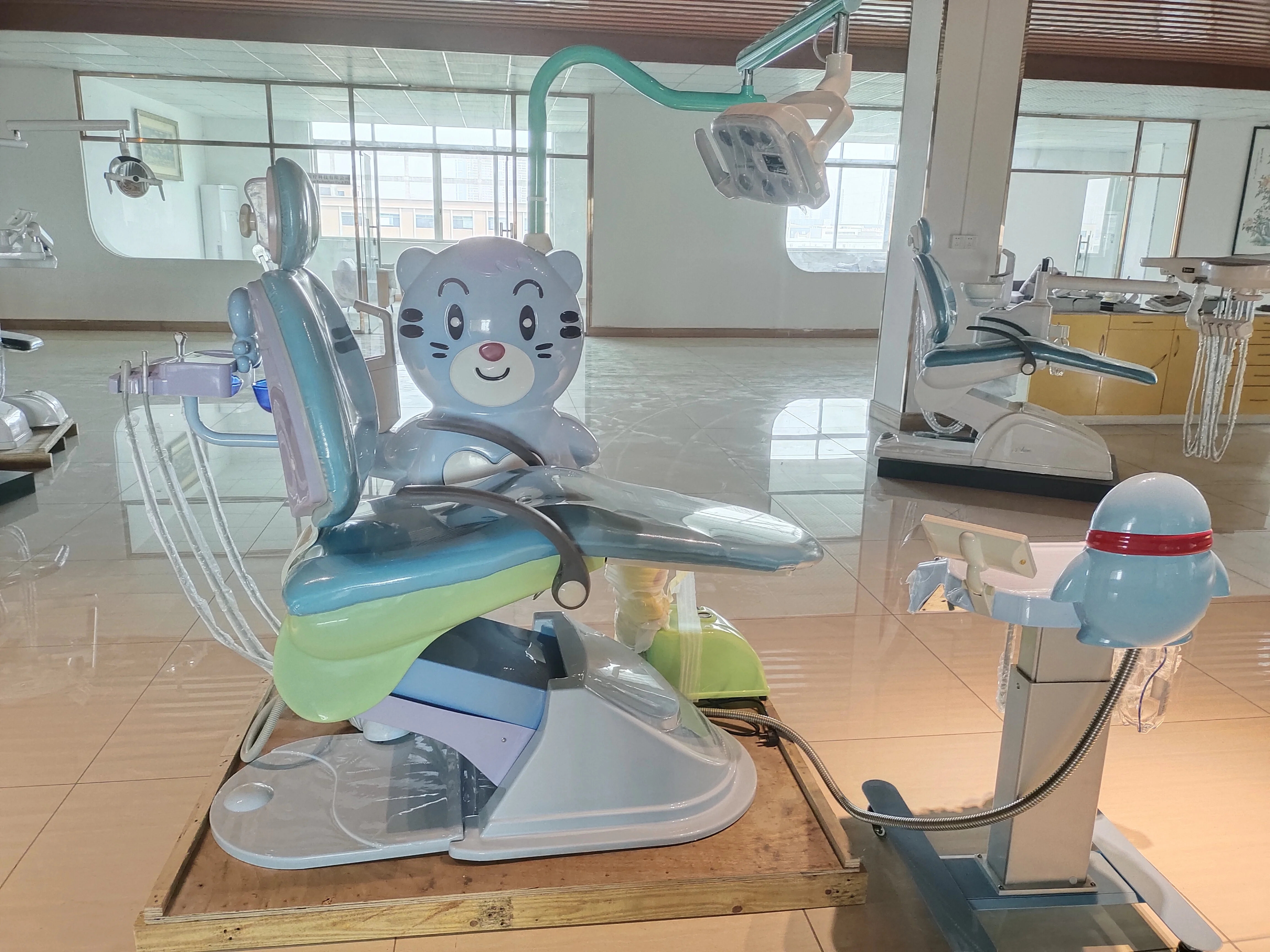 Children's Dental Chair Cute Luxury Mobile Tool Tray Bi-Color Lights Low Price 6